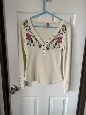 Pilcro Cream Ribbed Henley with Multicolor Floral Embroidery